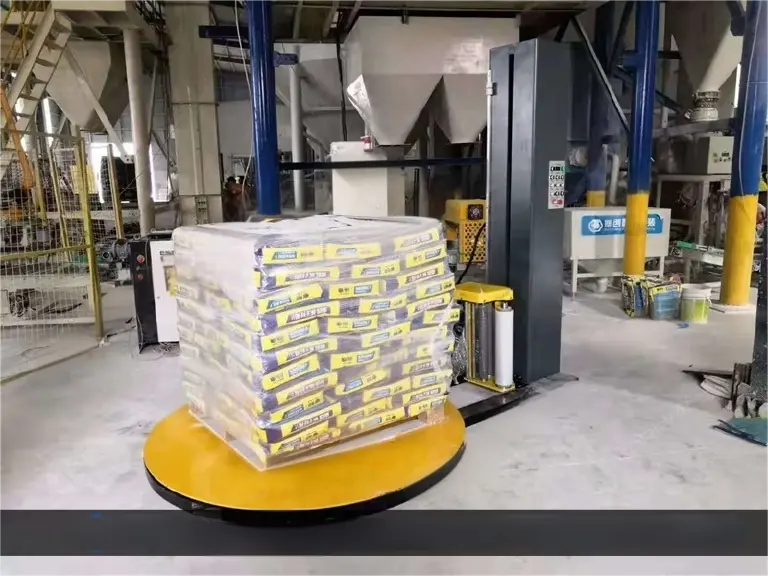 Pallet wrapping machine with pallet