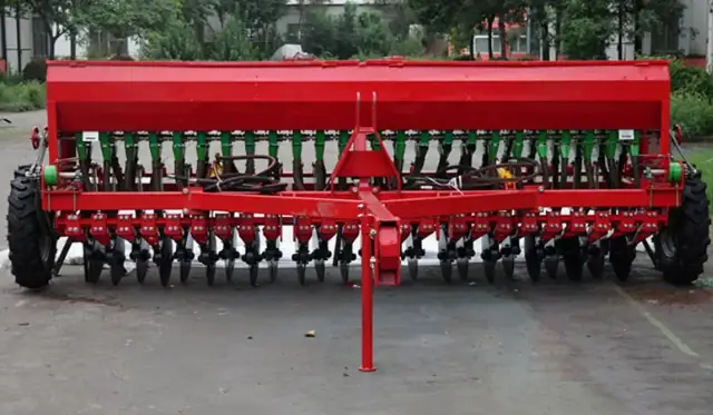Seeding machine with fertiliser