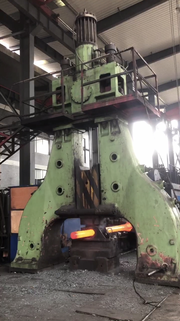 Top half green fully hydraulic open die forging hammer