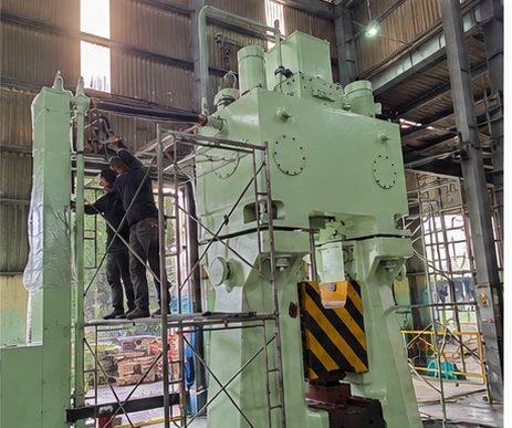 green_hydraulic_forging_press_scaffolding