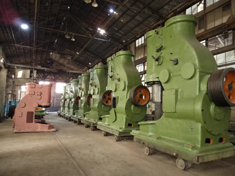 power_hammer_industrial_machines_in_vast_factory_space